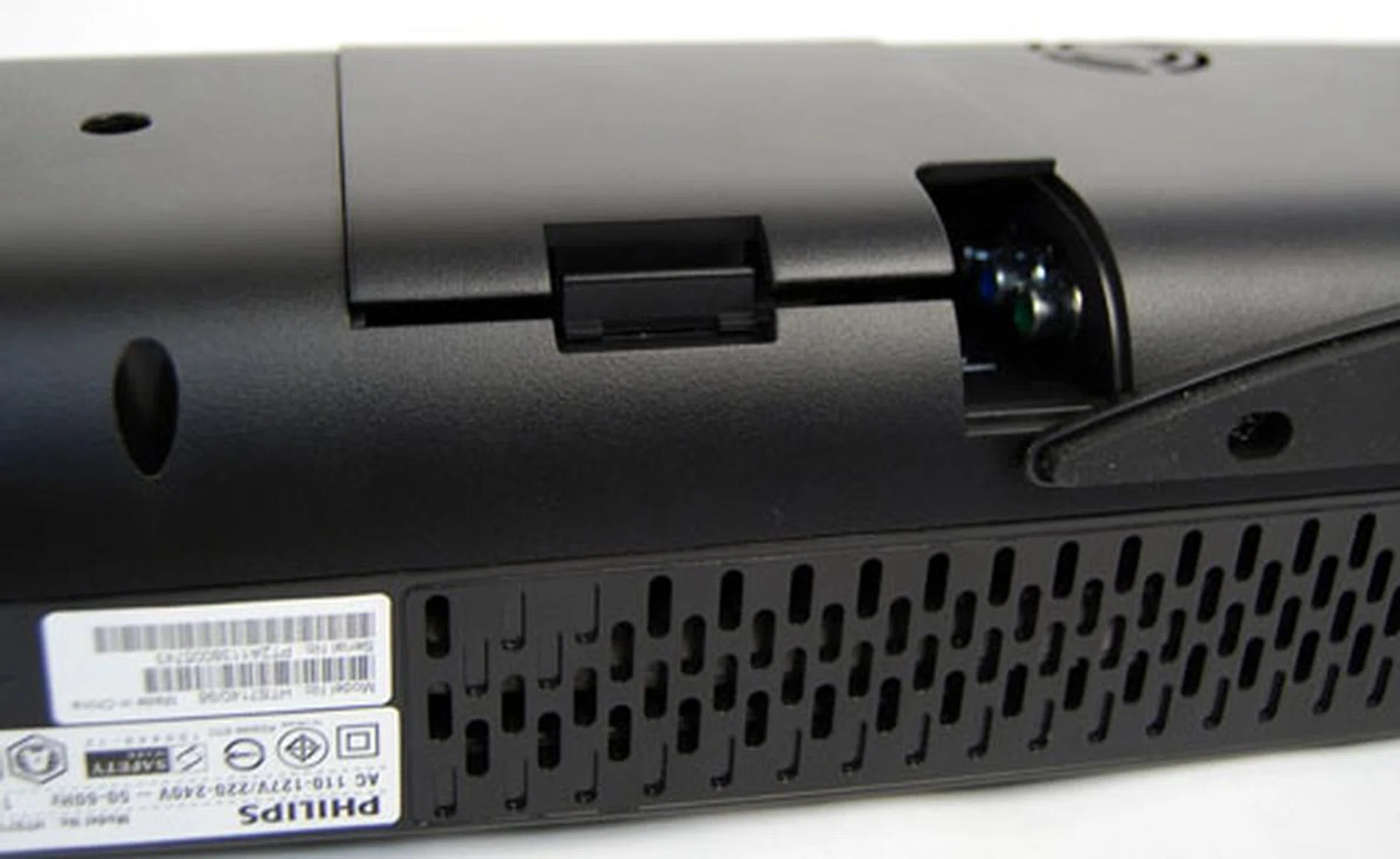 The plastic flaps can be easily opened with a pinch.