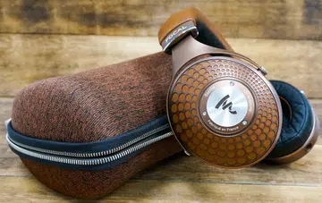 The Focal Stellia comes in an unusual but quite attractive cognac finish. It also comes with a color-matching carrying case.