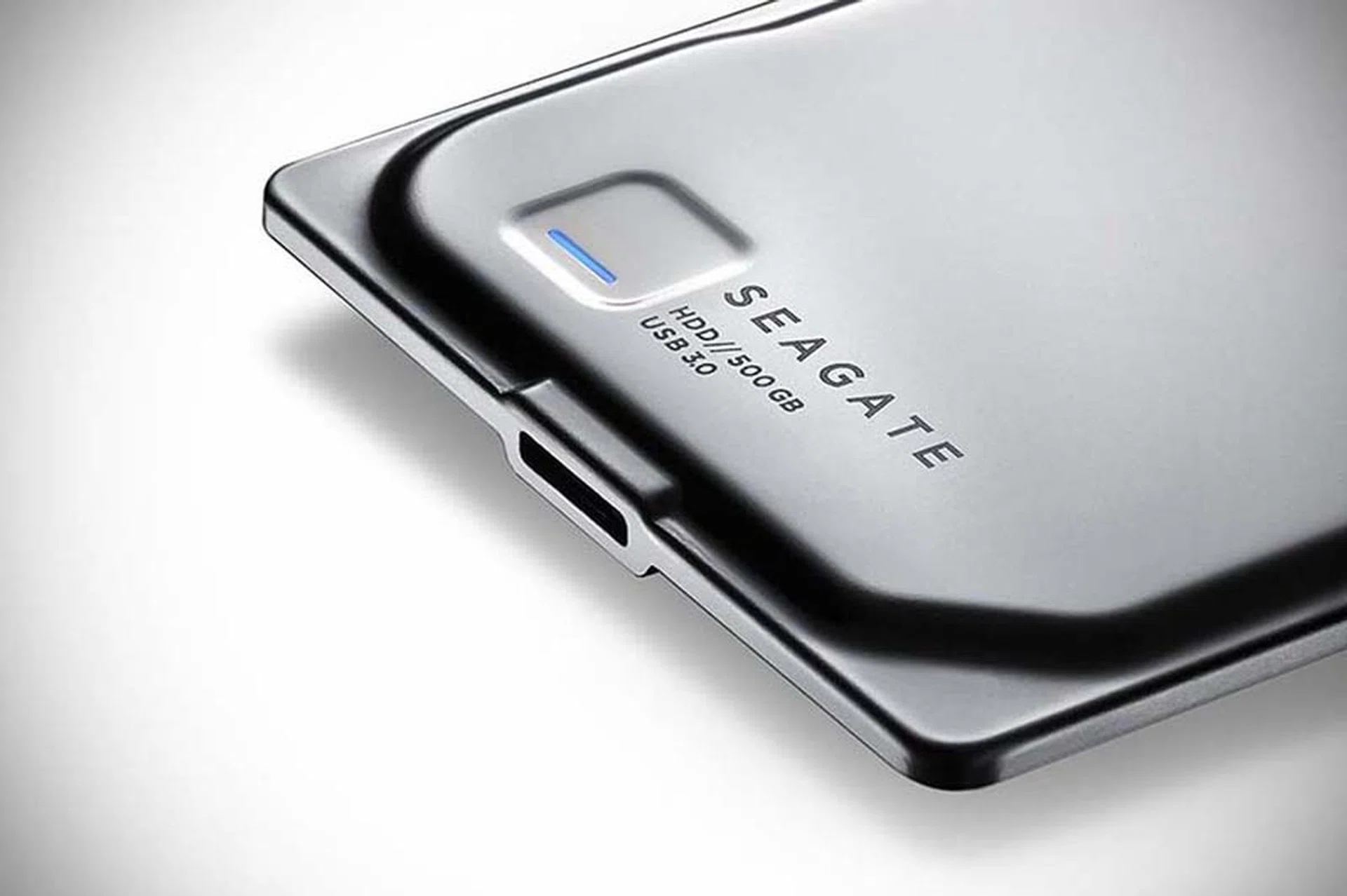 An LED indicator tells users that the drive is working.