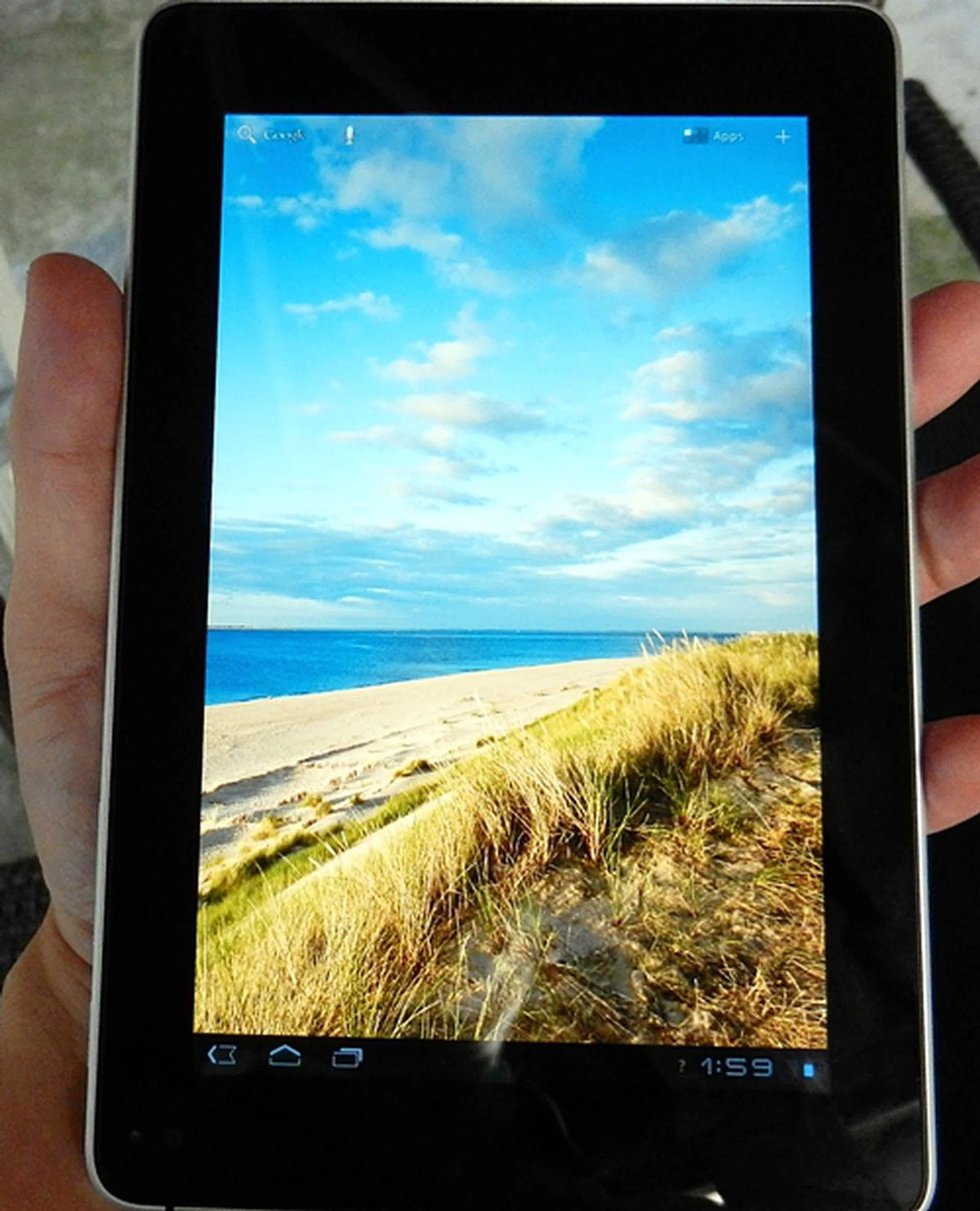 The resolution of the screen is dense enough to deliver great clarity and vibrant colors albeit reflective.