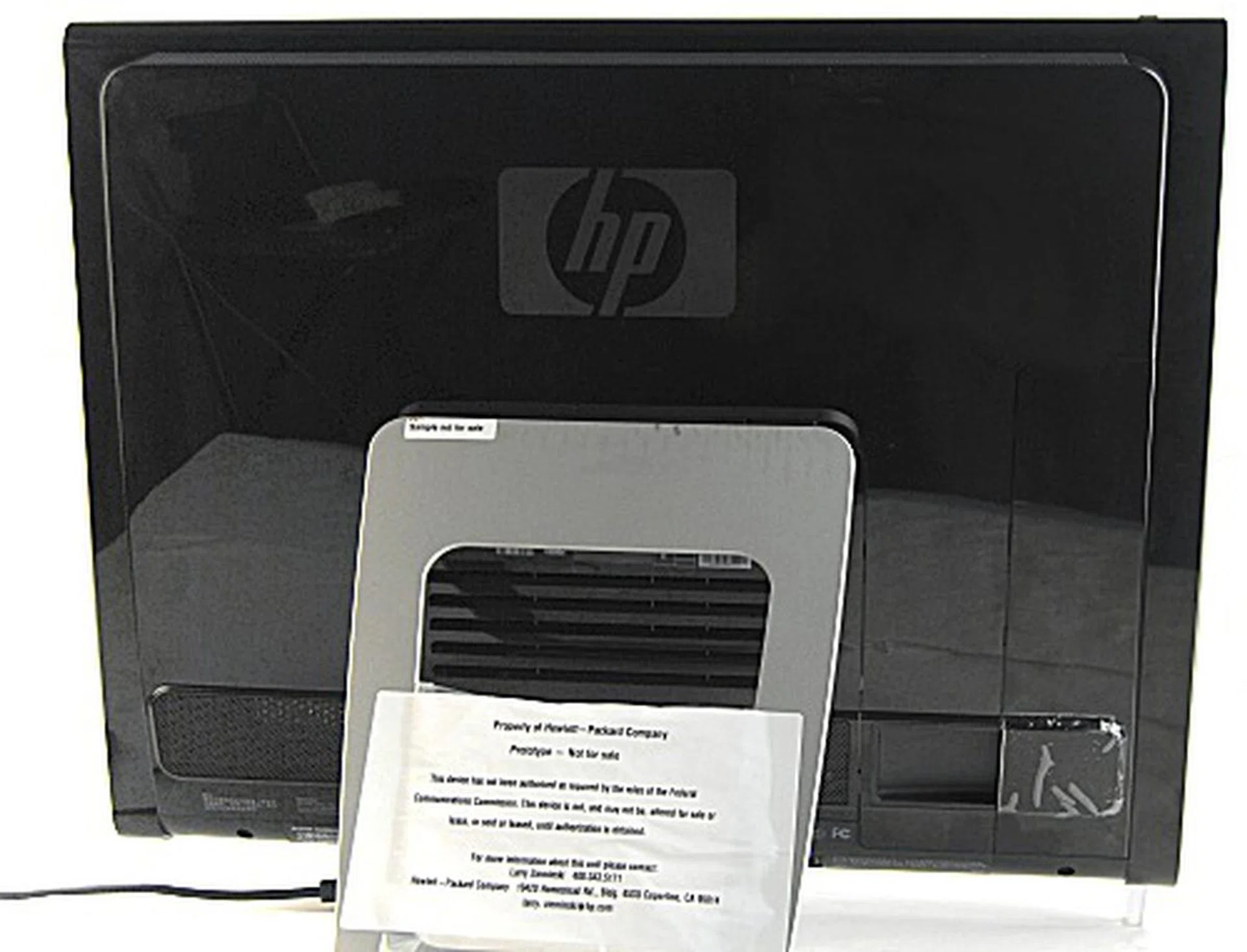 The IQ506 also keeps to a relatively clean back profile that's pleasing to the eye, though we could have done without the glossy surface on the back.