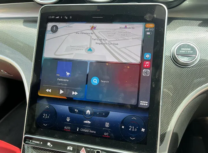 This was the amount of fingerprints and smudges accumulated just after half a day of use. Granted, I had to use the display a lot to setup CarPlay and other things, but it's still a worrying amount.