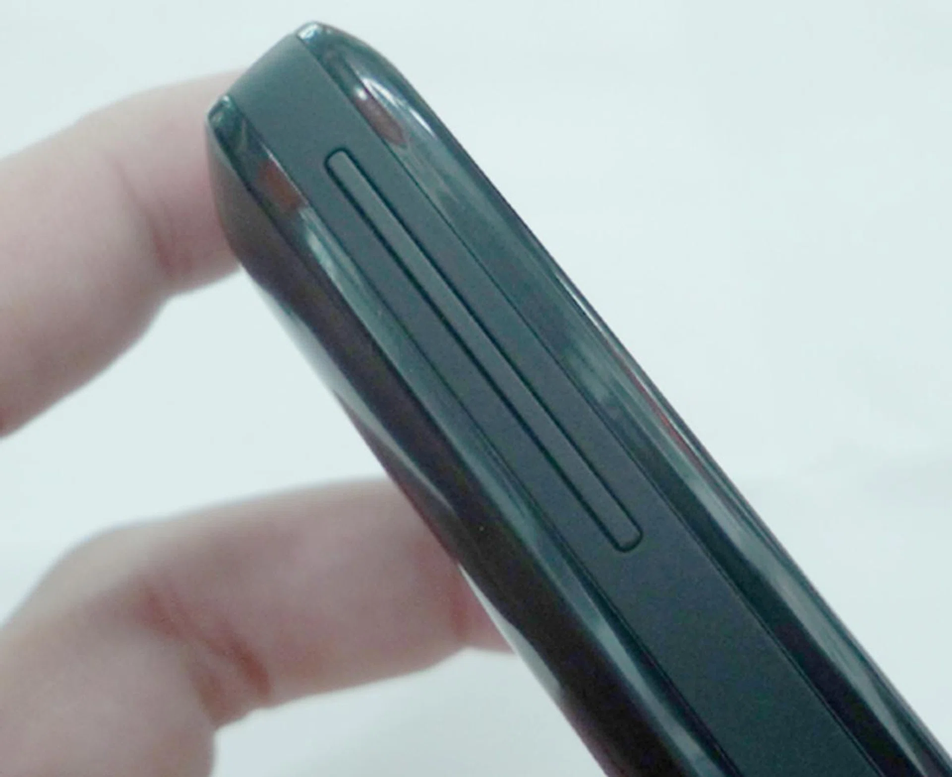 Like the Touch HD, the Touch 3G's side buttons and power button is now designed as a thin strip, but our initial impressions were that it might take some getting used to to hit the buttons due to its flushed nature.