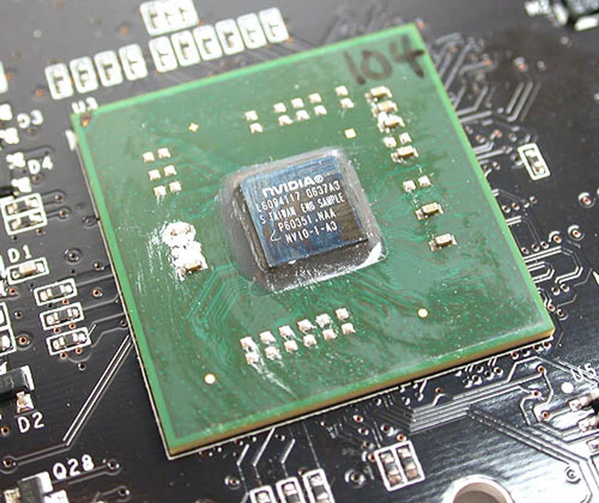 The memory chip's markings are almost missing, but these are Samsung 1.1ns GDD3 memory. That's 900MHz clock rate for a net 1.8GHz in DDR speed. Not the same speed as the GDDR4 used on ATI's X1950 XTX, but the ultra-wide memory controller combined gives the GeForce 8800 GTX a whopping 86.4GB/s net bandwidth.