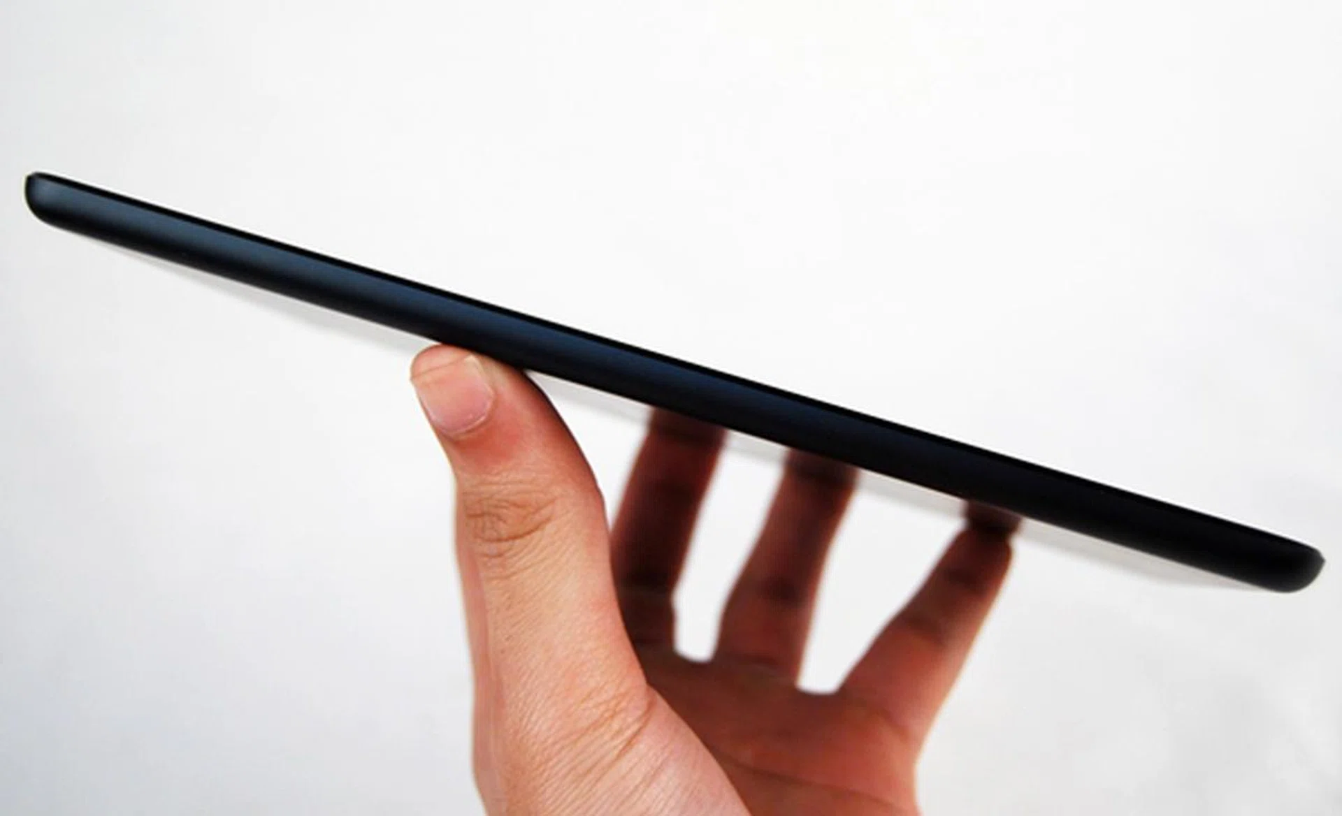 The Apple iPad Mini is so thin and light that you will have no problems holding it on one hand over a substantial period of time.