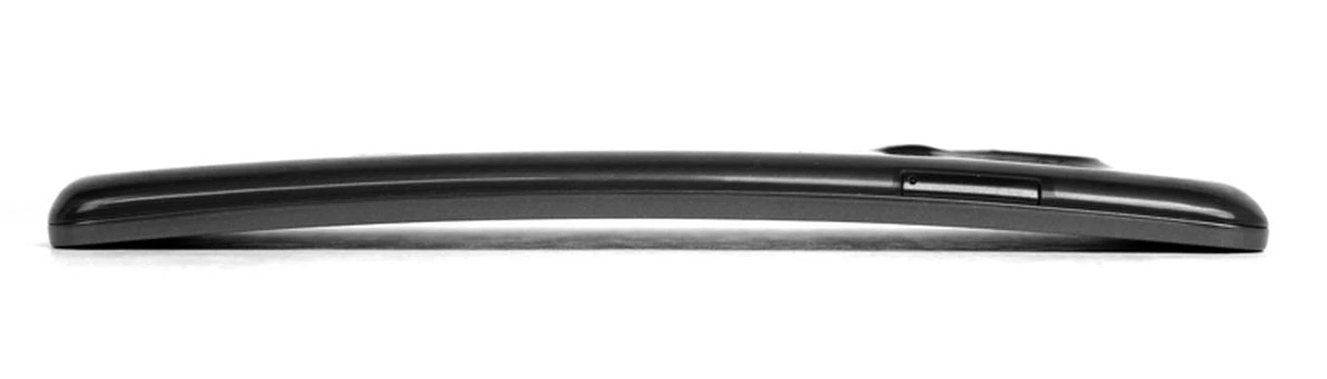 The curve on the G Flex is quite gentle, with the top and bottom of the phone just 4mm further forward than the middle. 