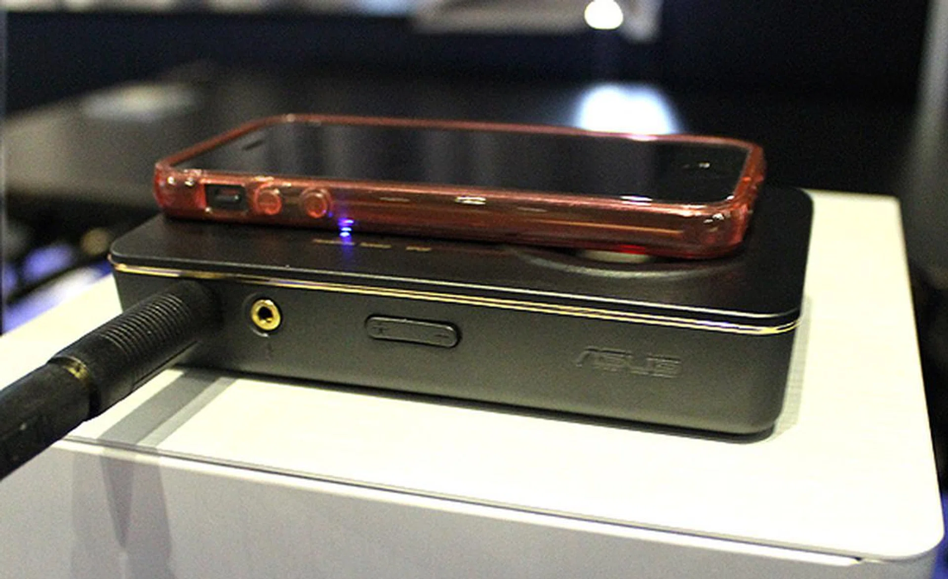 Juxtaposed with an iPhone 5, the Xonar U7 portable USB DAC and headphone amplifier is clearly not pocket size, but it will fit into bags easily. Furthermore, it packs lots of feature and even has an S/PDIF out.