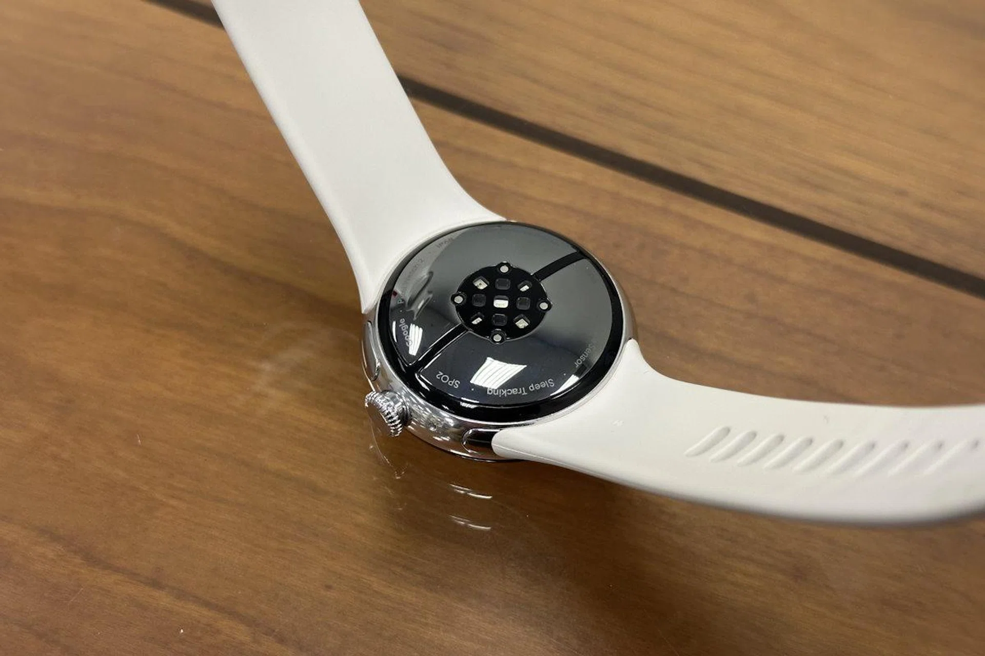 New multi-path heart rate sensor is sensitive and accurate, but the rest of the sensing technologies like ECG, cEDA all come from the Fitbit Sense 2.