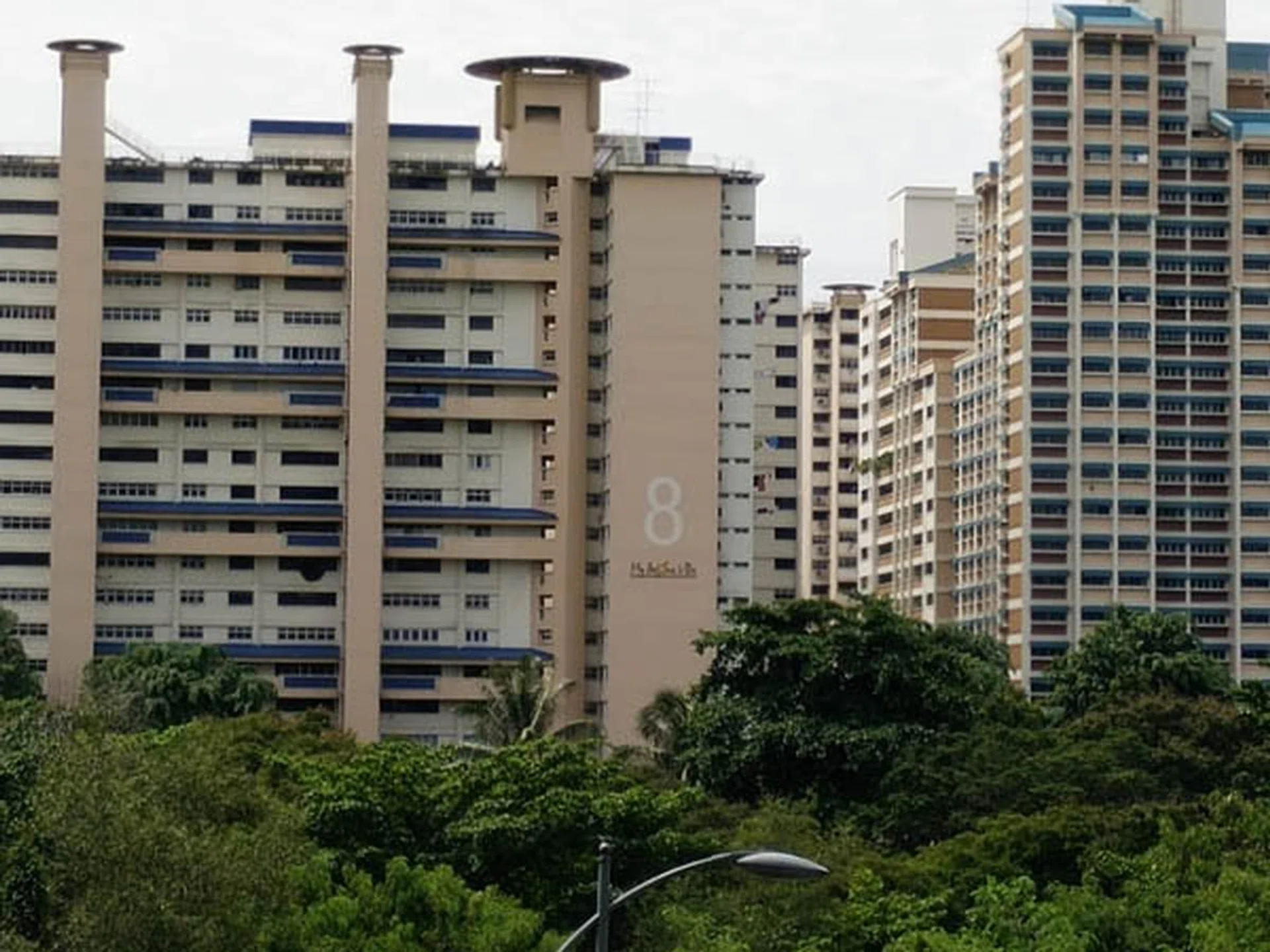 After engaging Super Zoom, the level of detail and clarity is somewhat maintained in the photo. You can still see the words "My Buona Vista". Click to view the full resolution image.