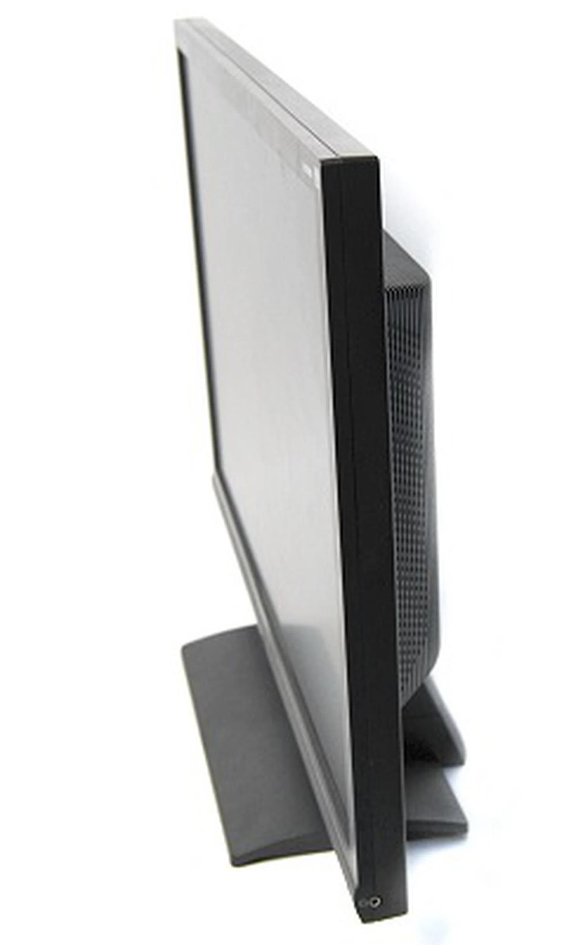 The side outline of the G2400W is expectedly slim, bare and functional. In contrast, we shudder to imagine the side profile of an equivalent 24-inch CRT monitor.