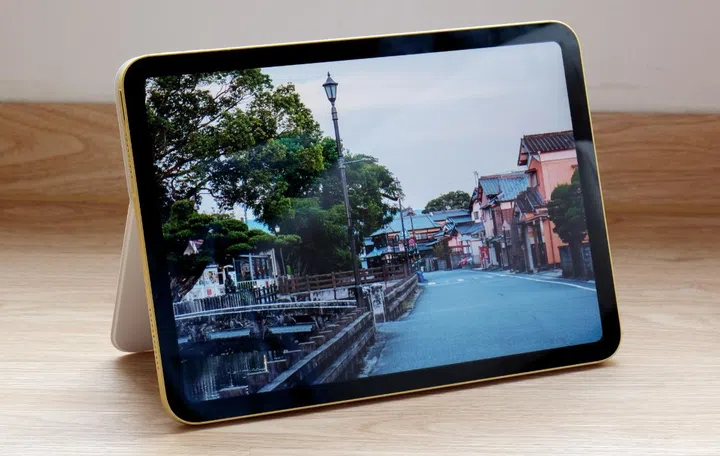 The Apple iPad (2022).