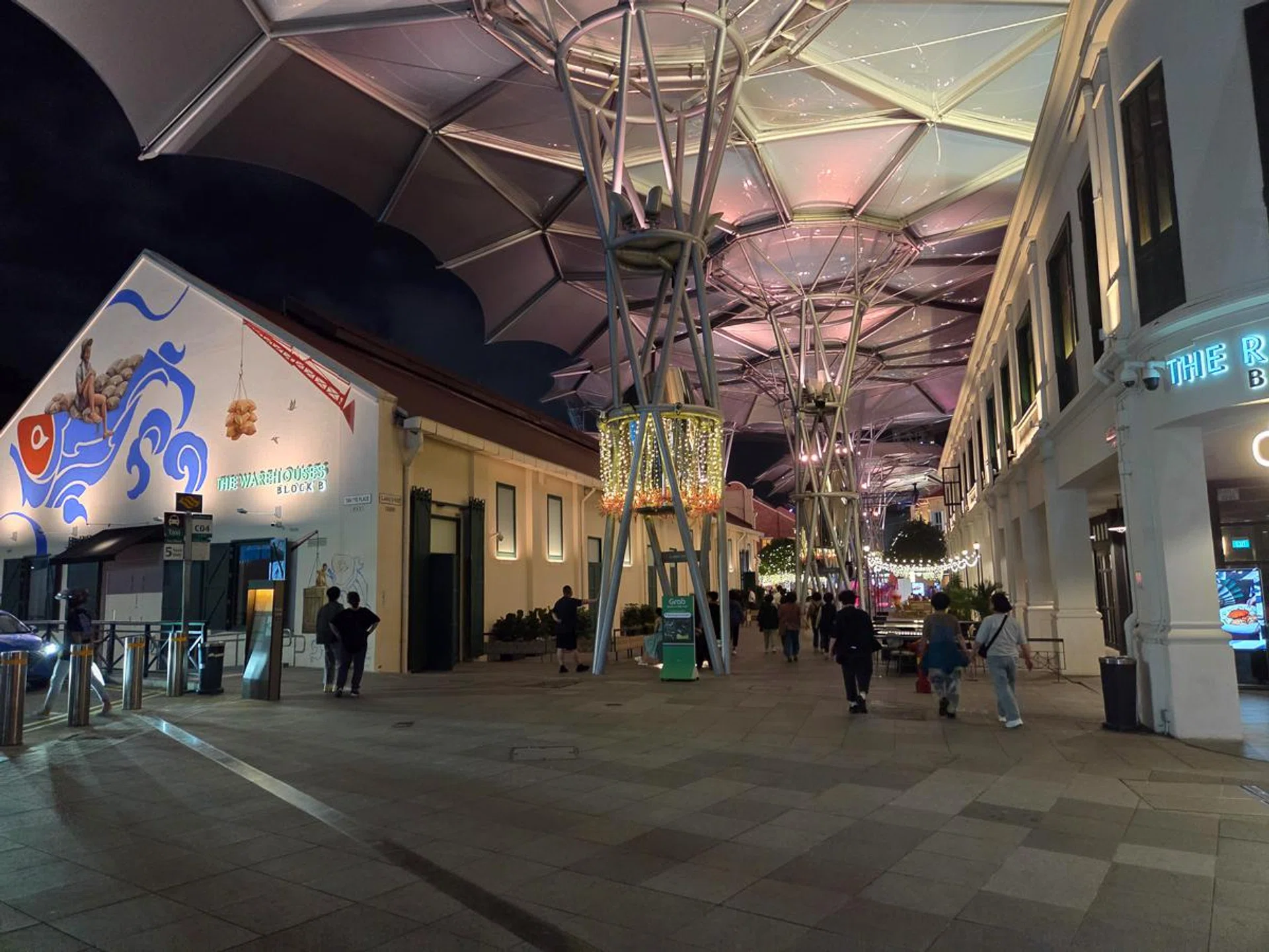 Night mode, Galaxy S25+. Photo: HWZ.