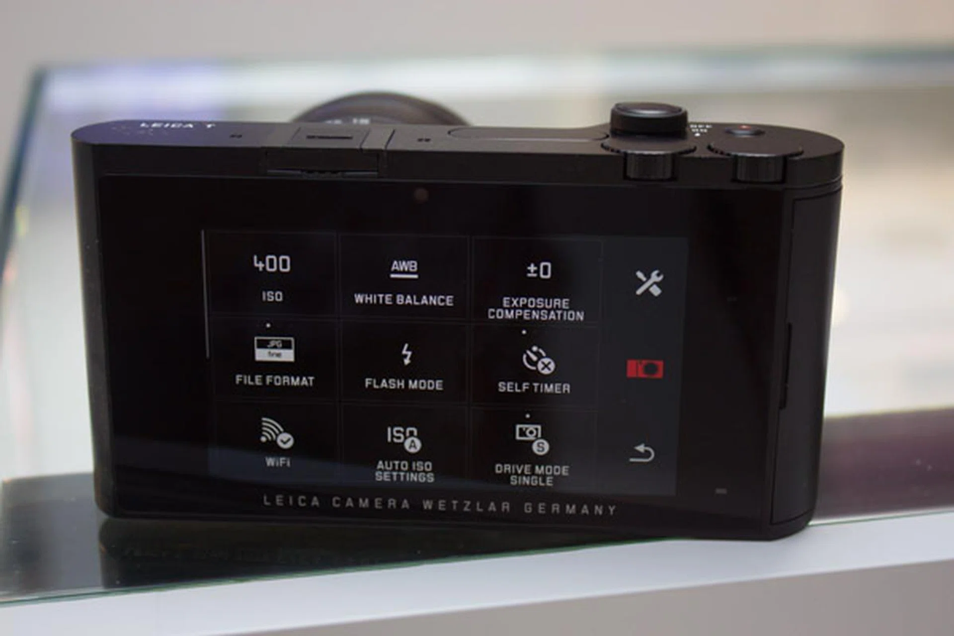 The basic shooting controls are behind the camera icon. 