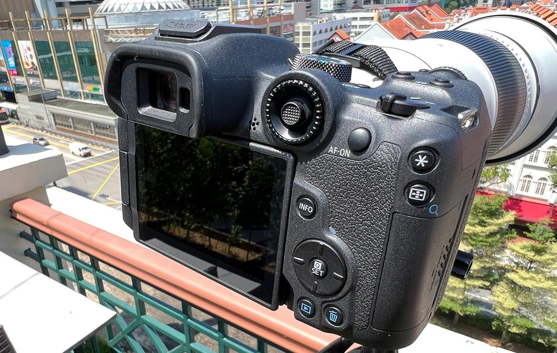 Canon EOS R7. Notice that Canon shifted the dial to the jog button's placement?