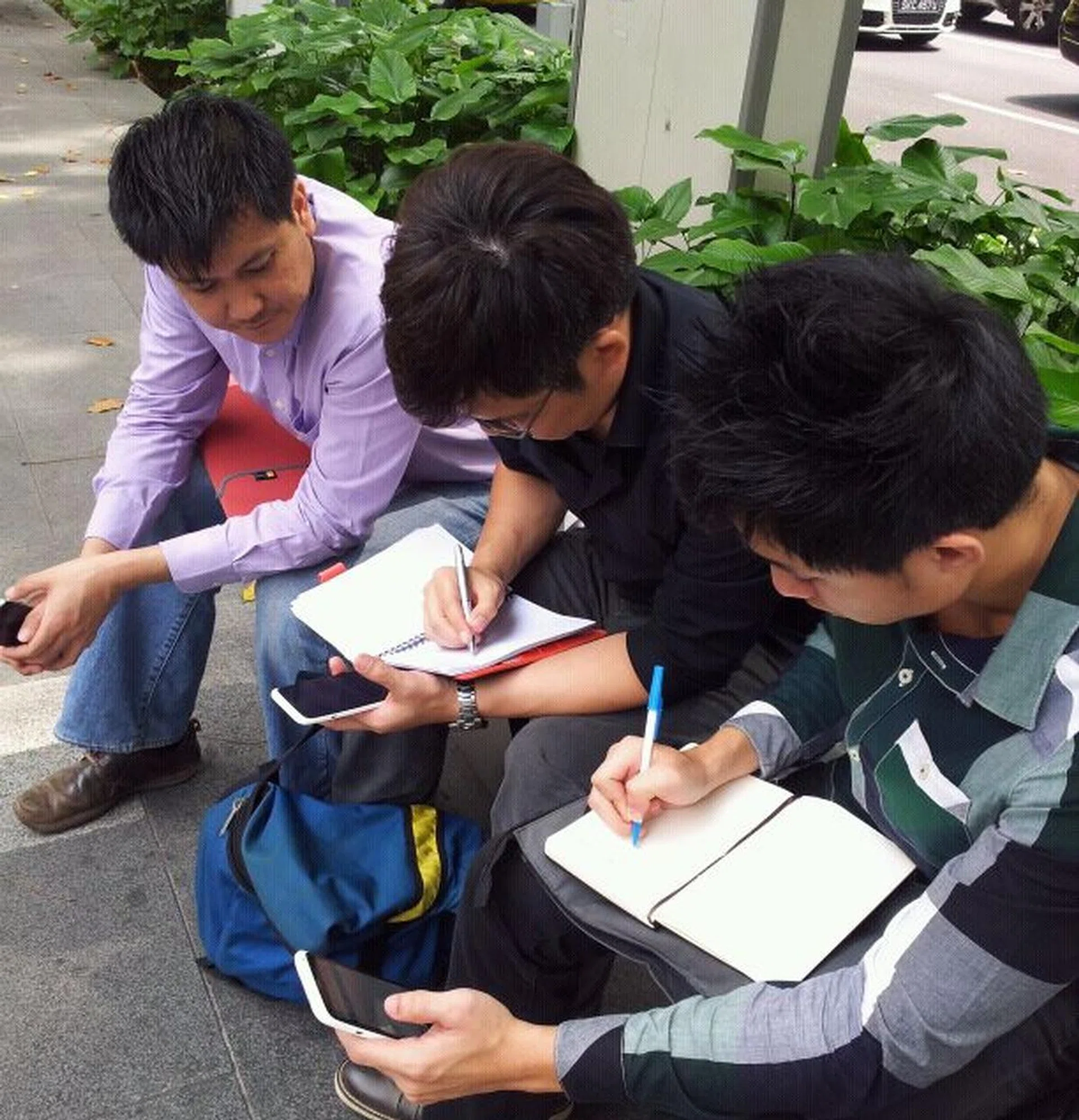 We conducted the street testing along Wheelock Place. SingTel's technicians were on the ground to provide guidance and support for the 4G LTE testing. 