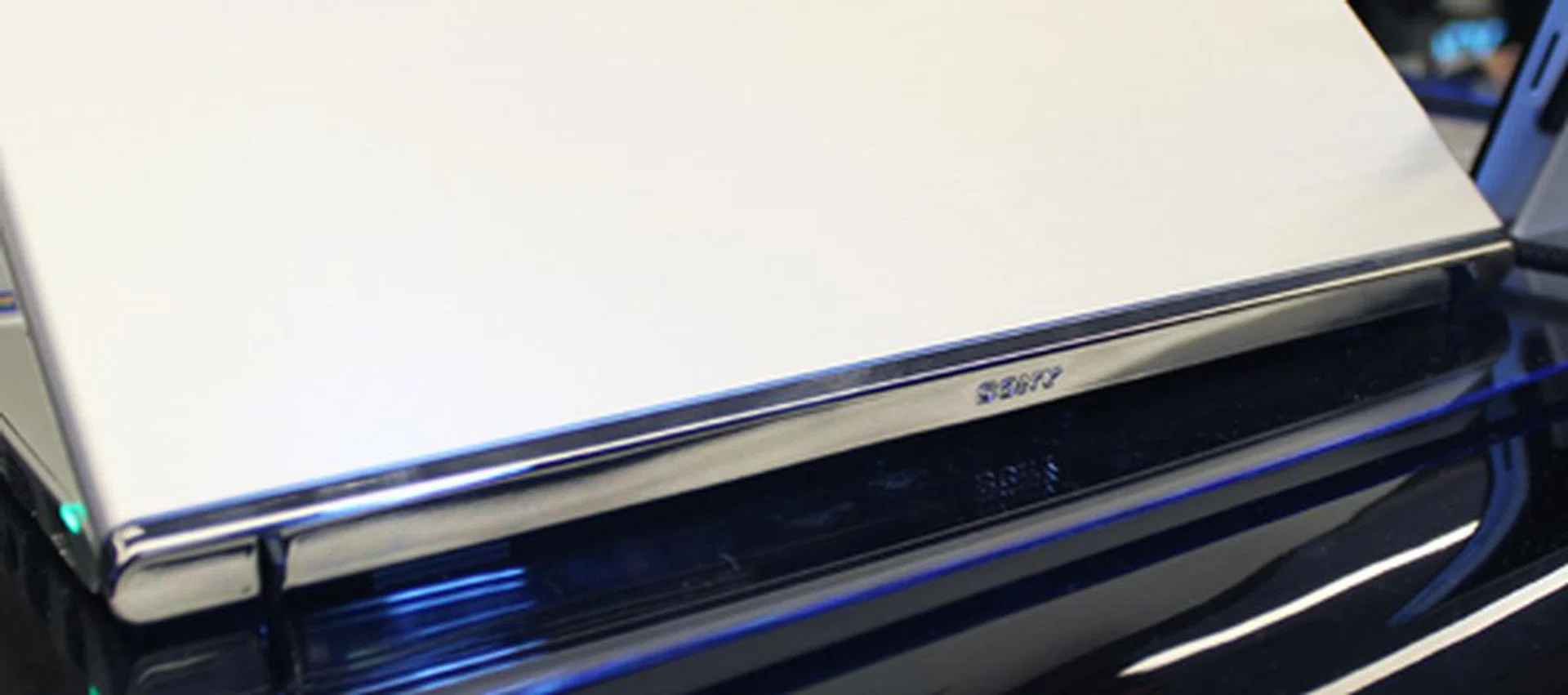 The mirror finish accent strip at the back of the Ultrabook adds an interesting design element.