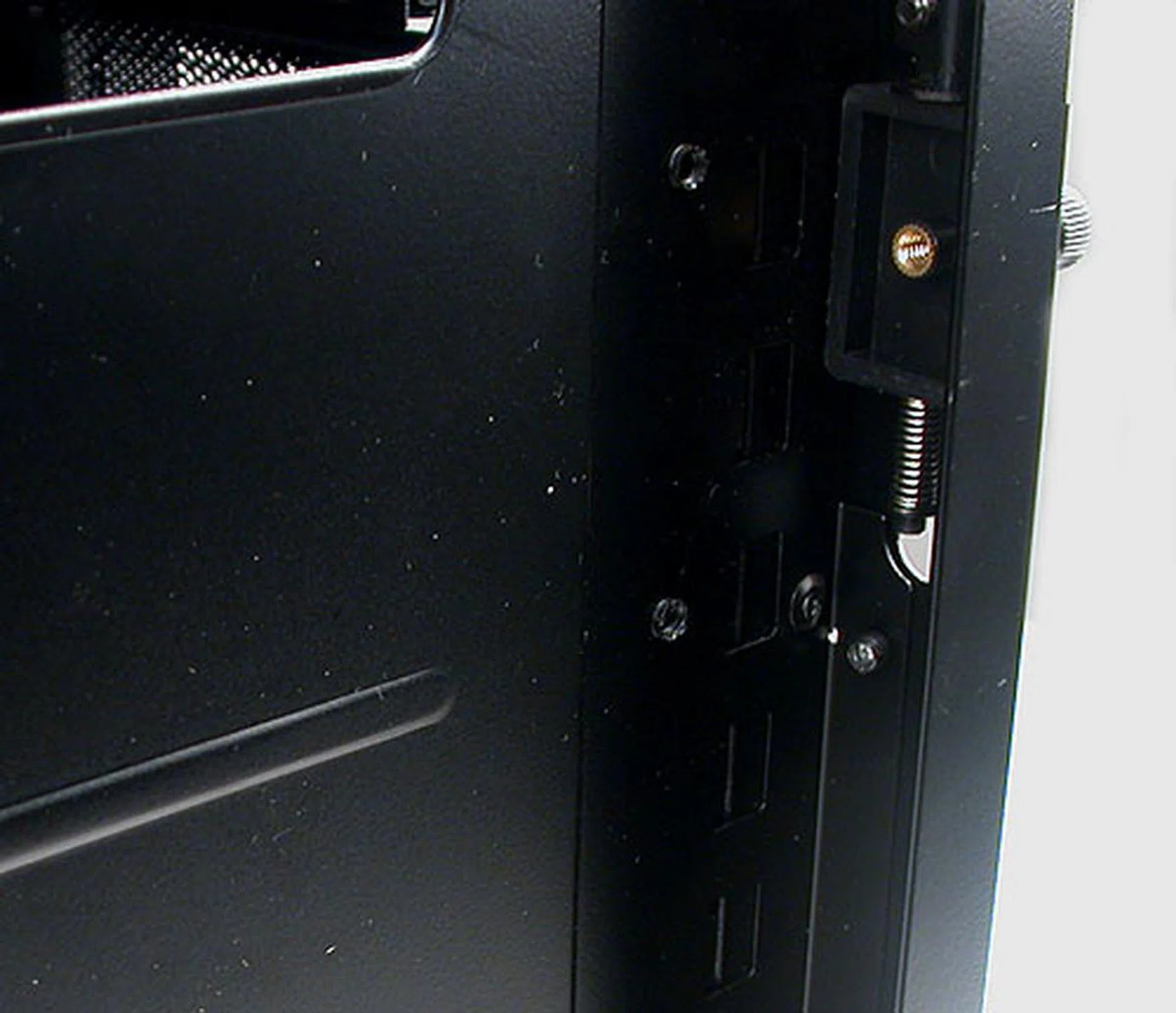 As you can see here, one gets at least one inch of space, more than sufficient for even the thicker cables.