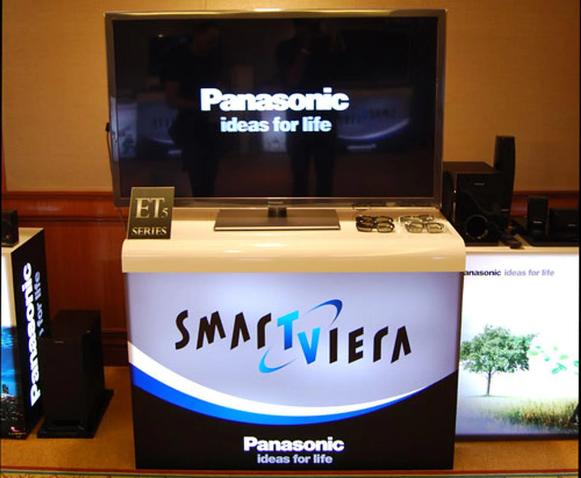 Available in 42, 47 and 55 inches, the ET5S will be Panasonic's maiden foray into the world of passive 3D TVs. The polarized 3D set will flaunt an IPS Clear Panel with a refresh rate of 300Hz. 