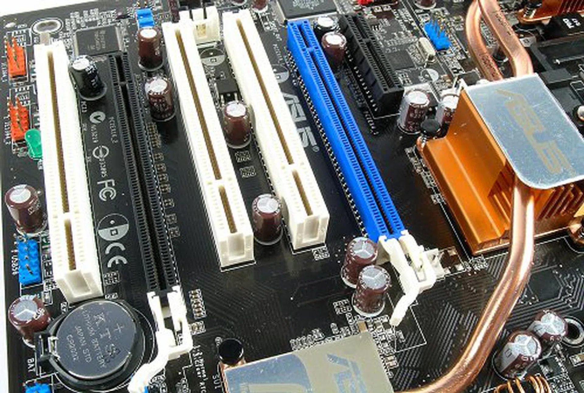 With priority given to power and cooling, expansion slots are kept to the basics, though the board future-proofs itself with a PCIe x4 slot.