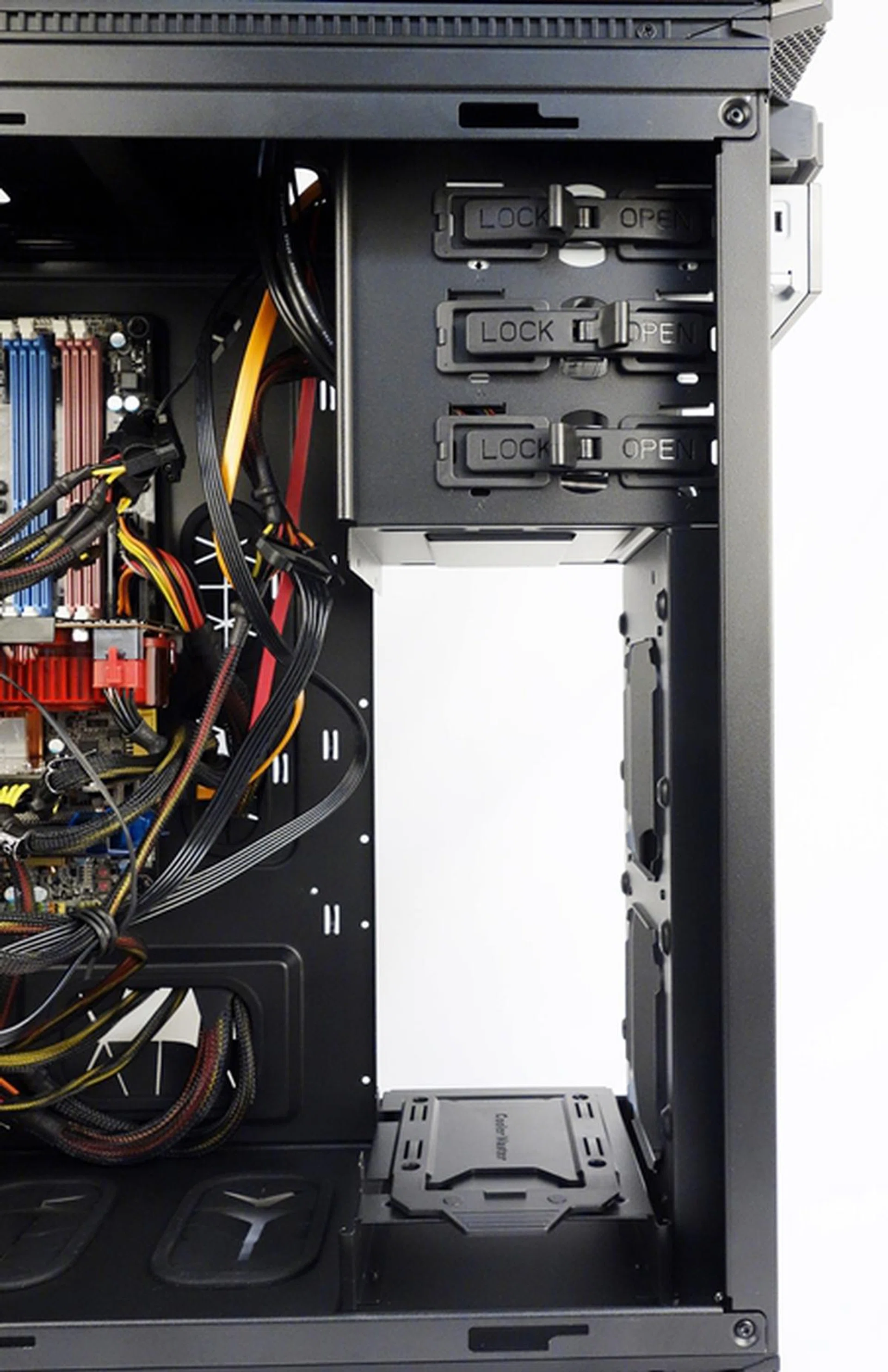 The HDD cages were removed to create a clear passage for unobstructed airflow towards the rear of the chassis.
