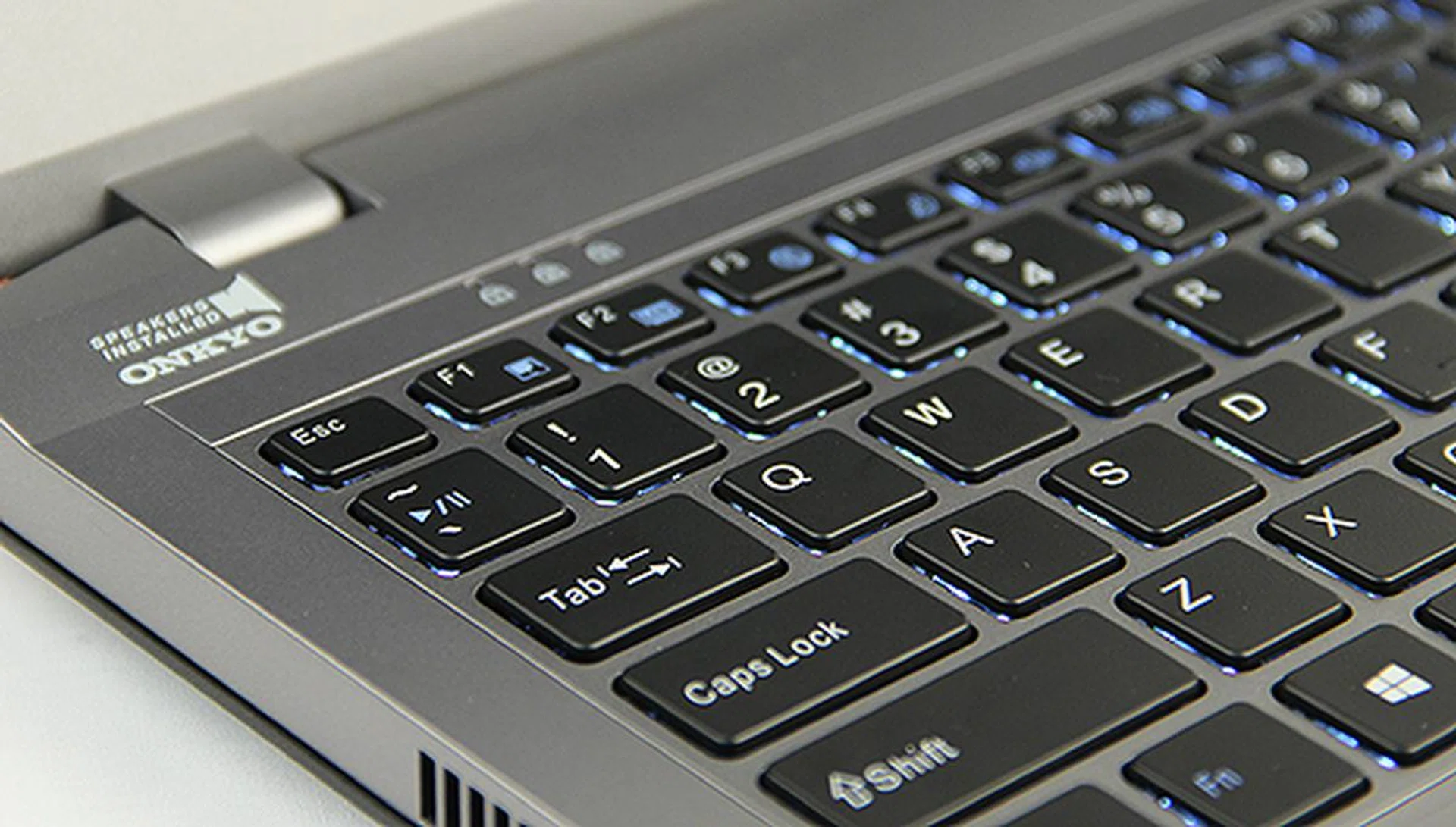 The keyboard is lovely and users can also customize the backlights of the keys. Despite the Onkyo-branded speakers, the XG13 sounded unimpressive - nothing unusual for notebook speakers.