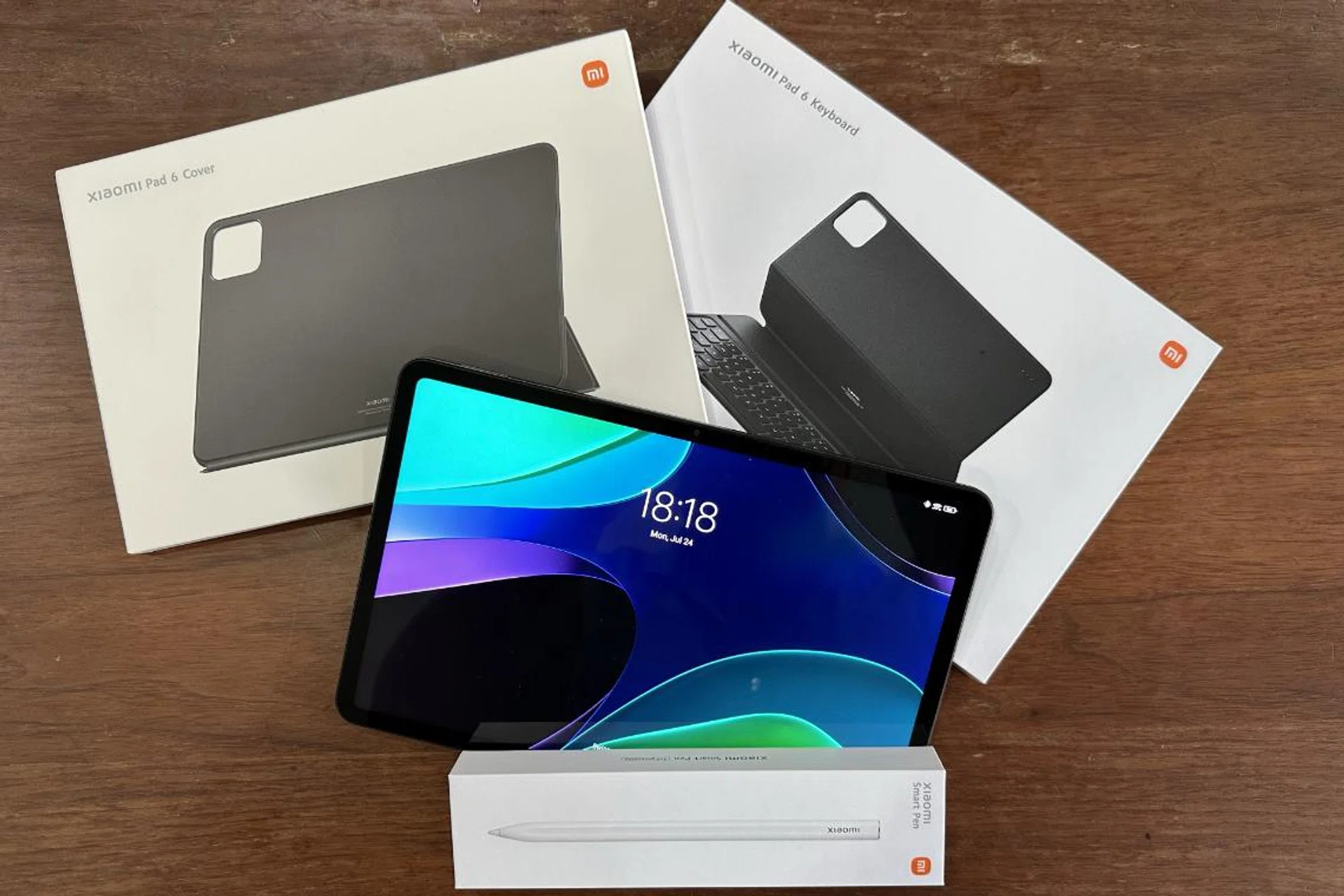 The Xiaomi Pad 6 and its official accessories. 