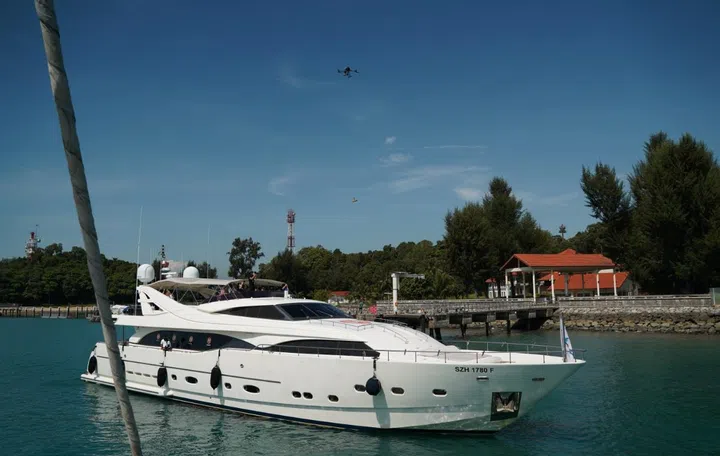 Drone carrying the medicine package and making its way towards the vessel. Image source: M1