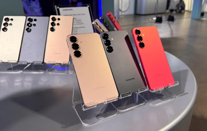 Samsung Galaxy S25 series. Seen in the foreground are Samsung Online exclusive colour options. Photo: HWZ.