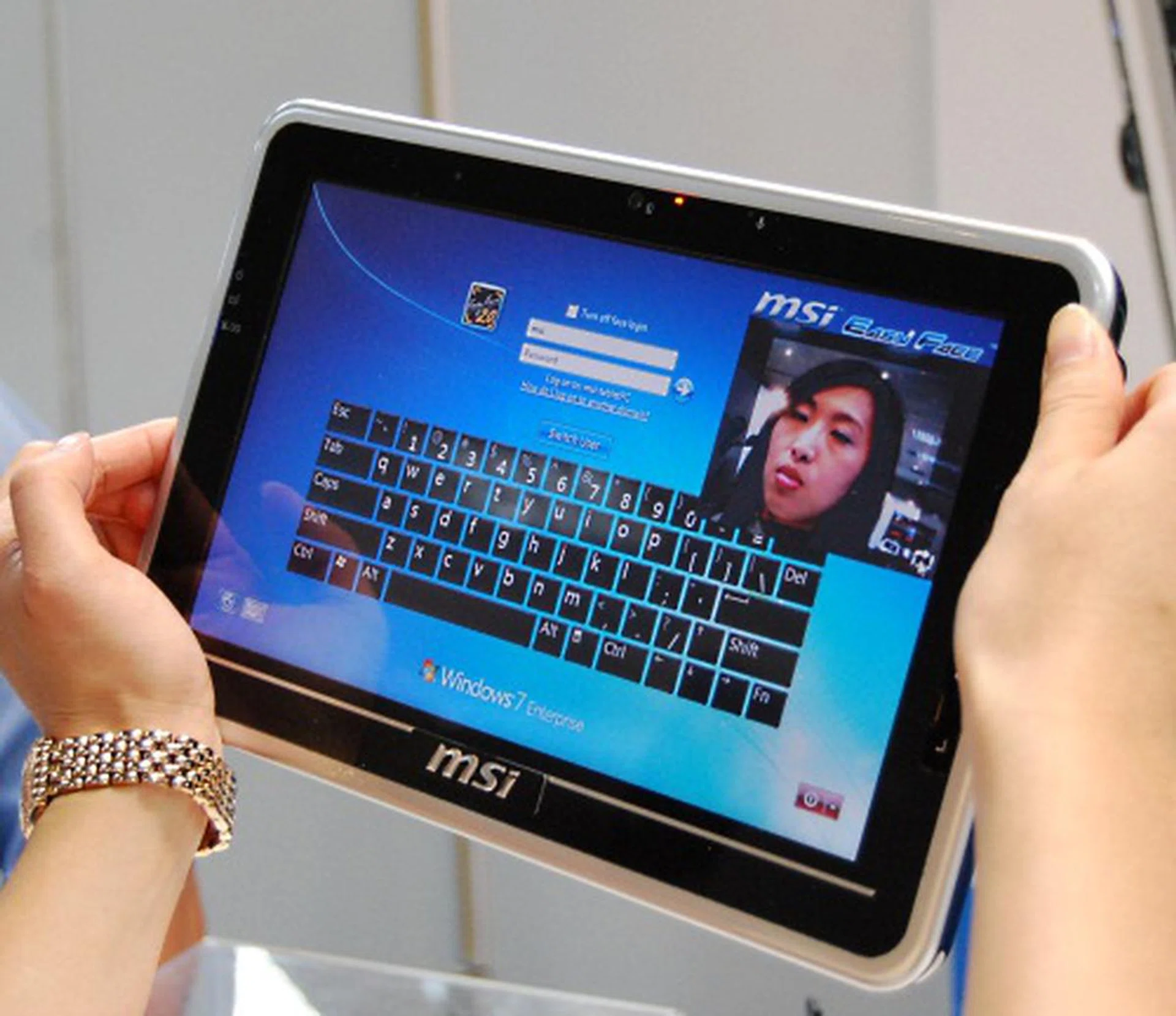 Showing off the integrated virtual keyboard, along with MSI's EsyFace 2.0 utility, a tool for face identification through the tablet's 1.3-megapixel camera. It can be used to login a user for websites and instant messengers like MSN Live. 