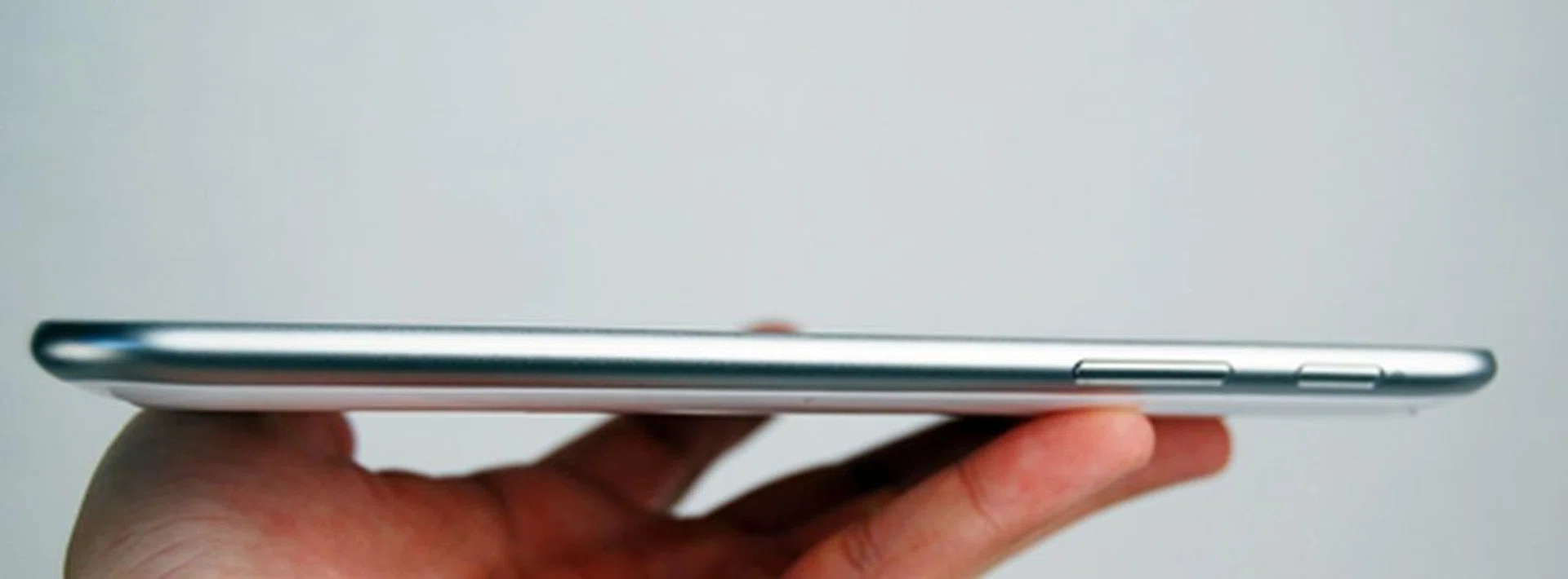 The Power button and volume controls are found on the right side of the Samsung Galaxy Tab 7.0 Plus. We had no problems using them as they are sufficiently raised and not flushed with the body of the device. 