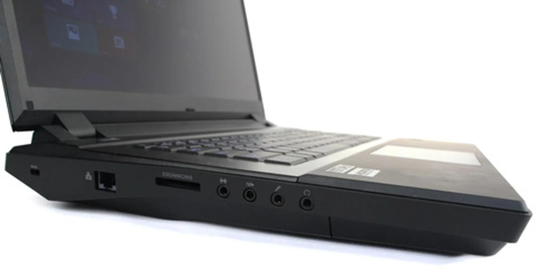 And an RJ-45 port, headphone, microphone, line-in, optical jack, and a multi-card reader can be found on the left-side. Some of Aftershock's other models include a DVI-I port as well, but unfortunately, the Titan is missing this.