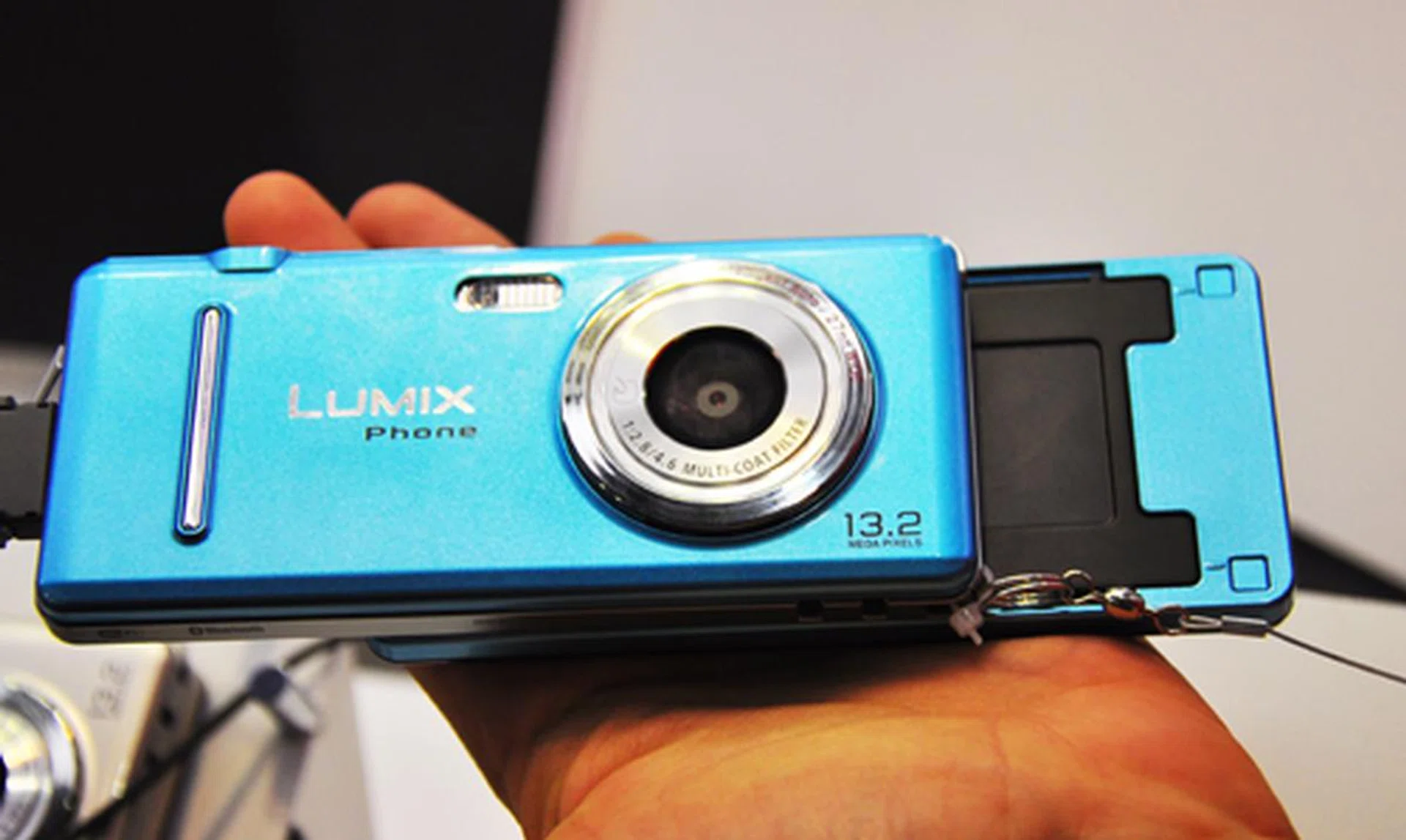 part "camera", the Lumix phones come with a 3.3-inch touchscreen and a 13.2-megapixel camera at the back. While its front reminded us of an old-school slide-out design, it transforms into a regular camera once you flip it on its back.