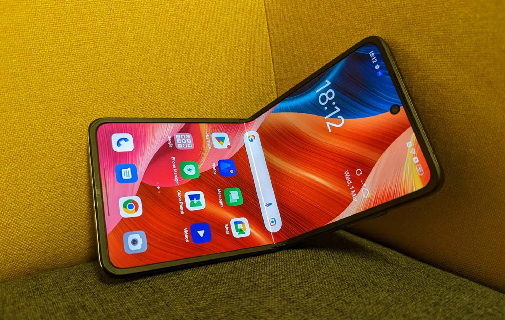 Oppp Find N2 Flip. An Oppo? And with Google Play Services? You sure it’s not just a Reno8 Pro you accidentally bent?