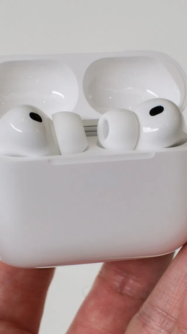 Hands-on: Apple AirPods Pro 3 | HardwareZone Singapore