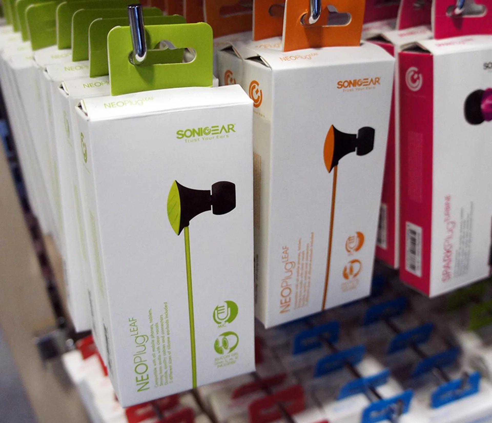 If you are not fussy about your headphones, the SonicGear Neo Plug Leaf is one of the cheapest headphones we found at the show. It is priced at just $5.50 (U.P.: $6.90).