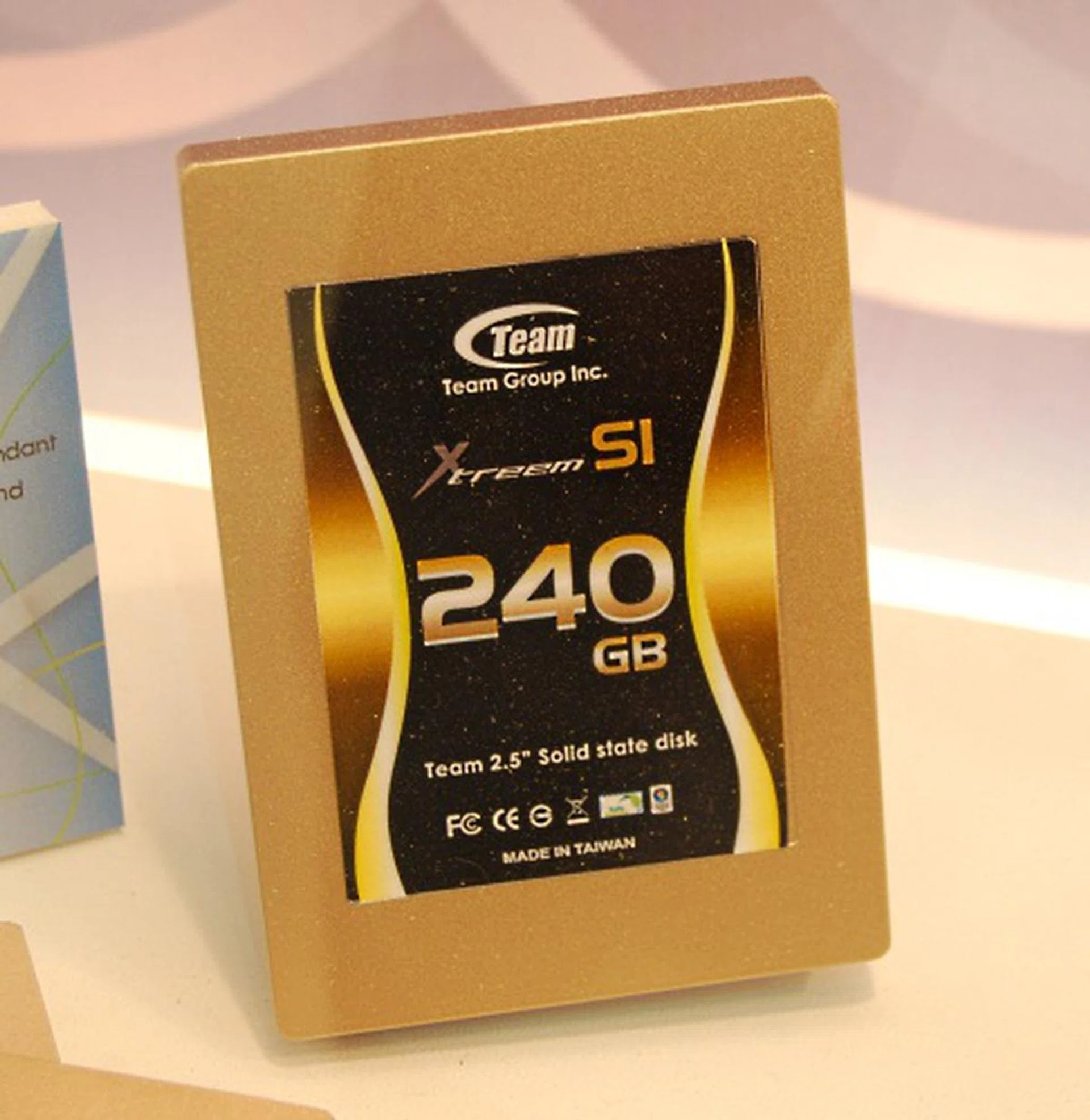 This Team Xtreem S1 SSD comes in two types, SLC or MLC with a max read speed of 280MB/s and a write speed of 270MB/s,