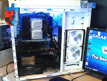 The Gigabyte GA-X79S-UP5 WIFI in all its glory.