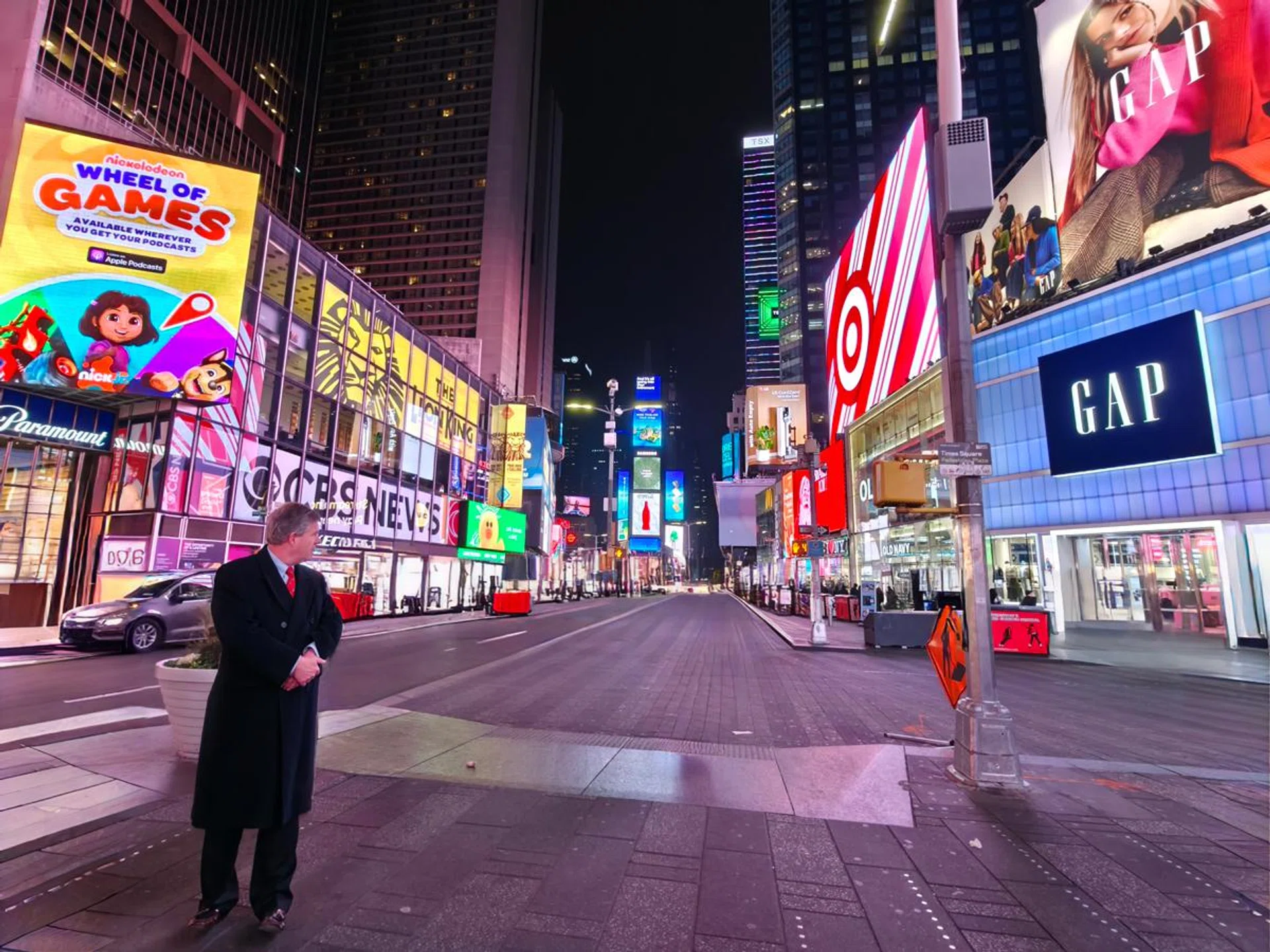 Shot on OPPO Find X8 Pro, after using AI Eraser. Times Square in NYC has never looked so quiet. Photo: HWZ.