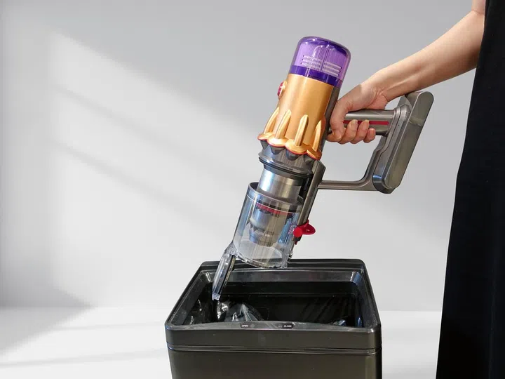 Emptying the vacuum bin doesn't get easier than Dyson's ejection mechanism. (Image source: HardwareZone)