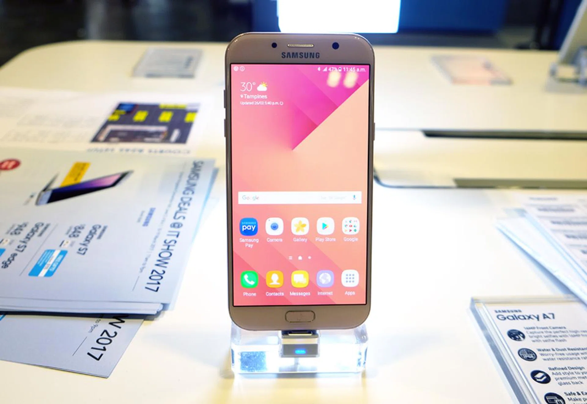 The Samsung A7 (2017) boasts many features taken straight from Samsung's flagship S range with a premium metal and glass build, IP68 dust and water resistance and a Full HD always-on Super AMOLED display. You also get front and rear 16-megapixel cameras and an octa-core Samsung Exynos 7880 processor. Pick one up from the IT Show for just S$598 (usual price: S$648) and get a free S View Cover and 32GB MicroSD Card.