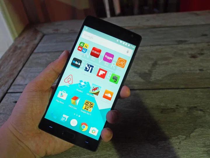 The OnePlus 2 has a nicely-lit 5.5-inch Full HD panel (1,920 x 1,080 pixels) at 401ppi.
