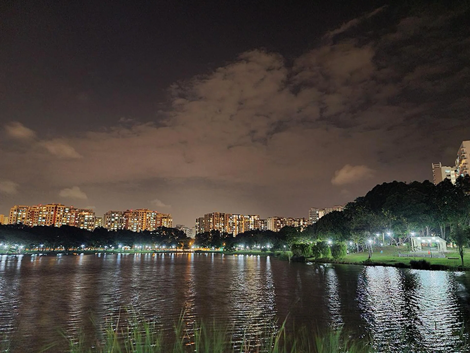 S20 Ultra Night mode on. (Click to view full-size image)