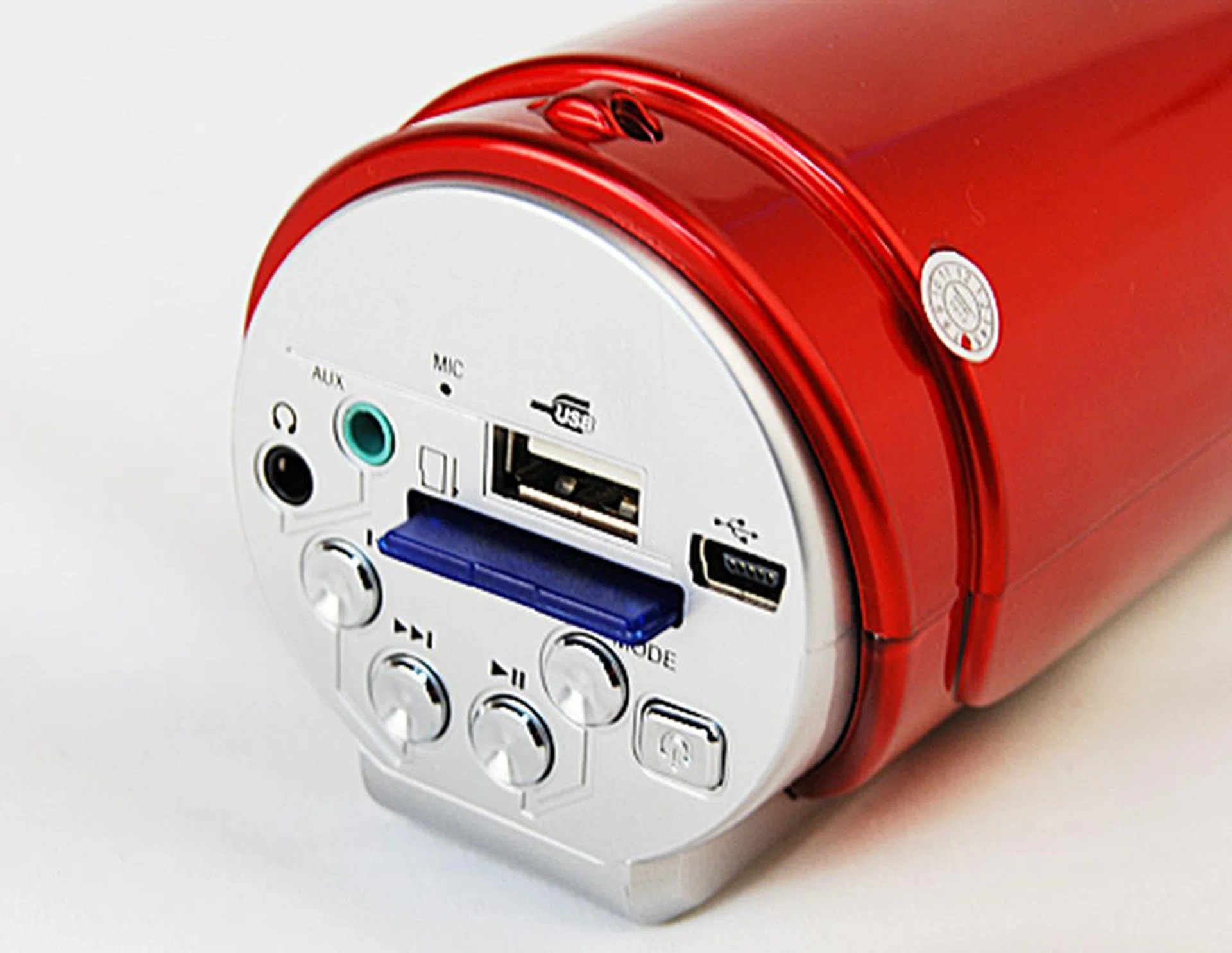 You can see the SD card slot, USB port and 3.5mm input jack. The top face of the Go! Ion 900 Torch is also cluttered with a host of control buttons.
