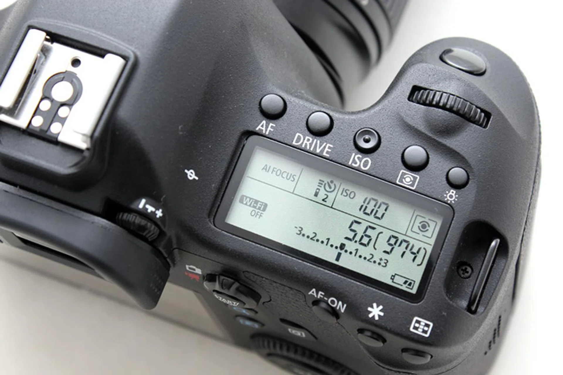 The 6D keeps the top LCD panel, which lets you see and change your camera settings quickly.