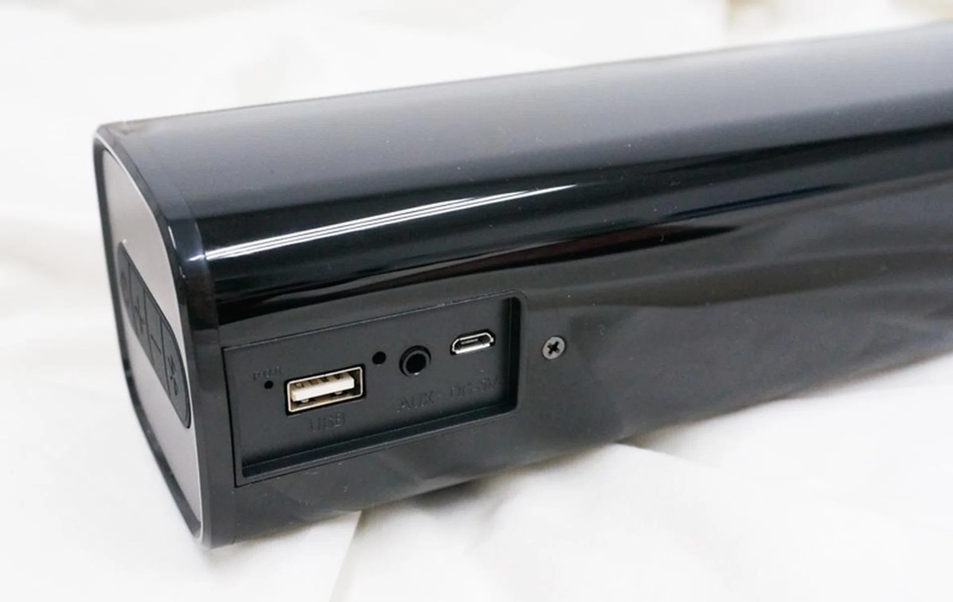 You'll only get three ports with this soundbar.