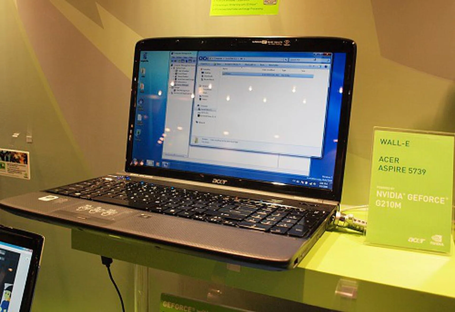 A new and upcoming Acer Aspire Timeline 5739 uses the GeForce G210M GPU.