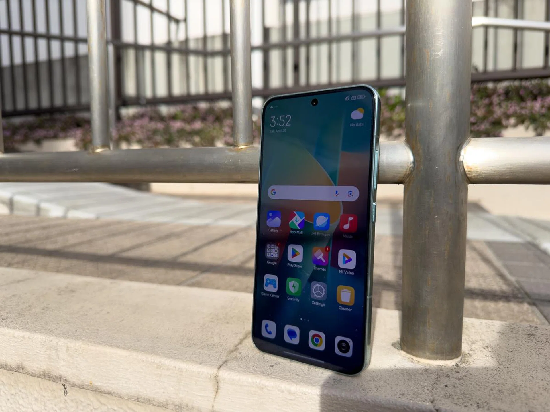 The screen is legible even under bright sunlight at 2pm.