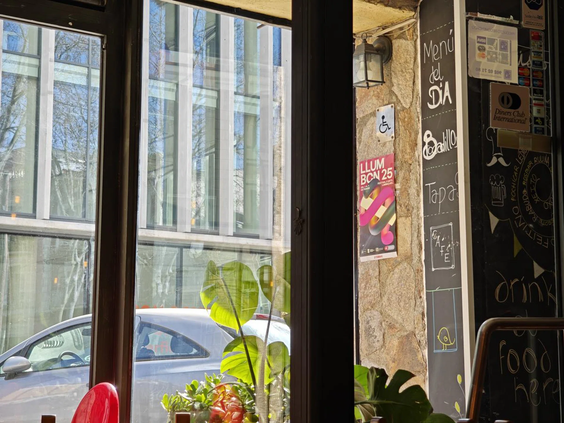 3x optical zoom. Photo: HWZ.