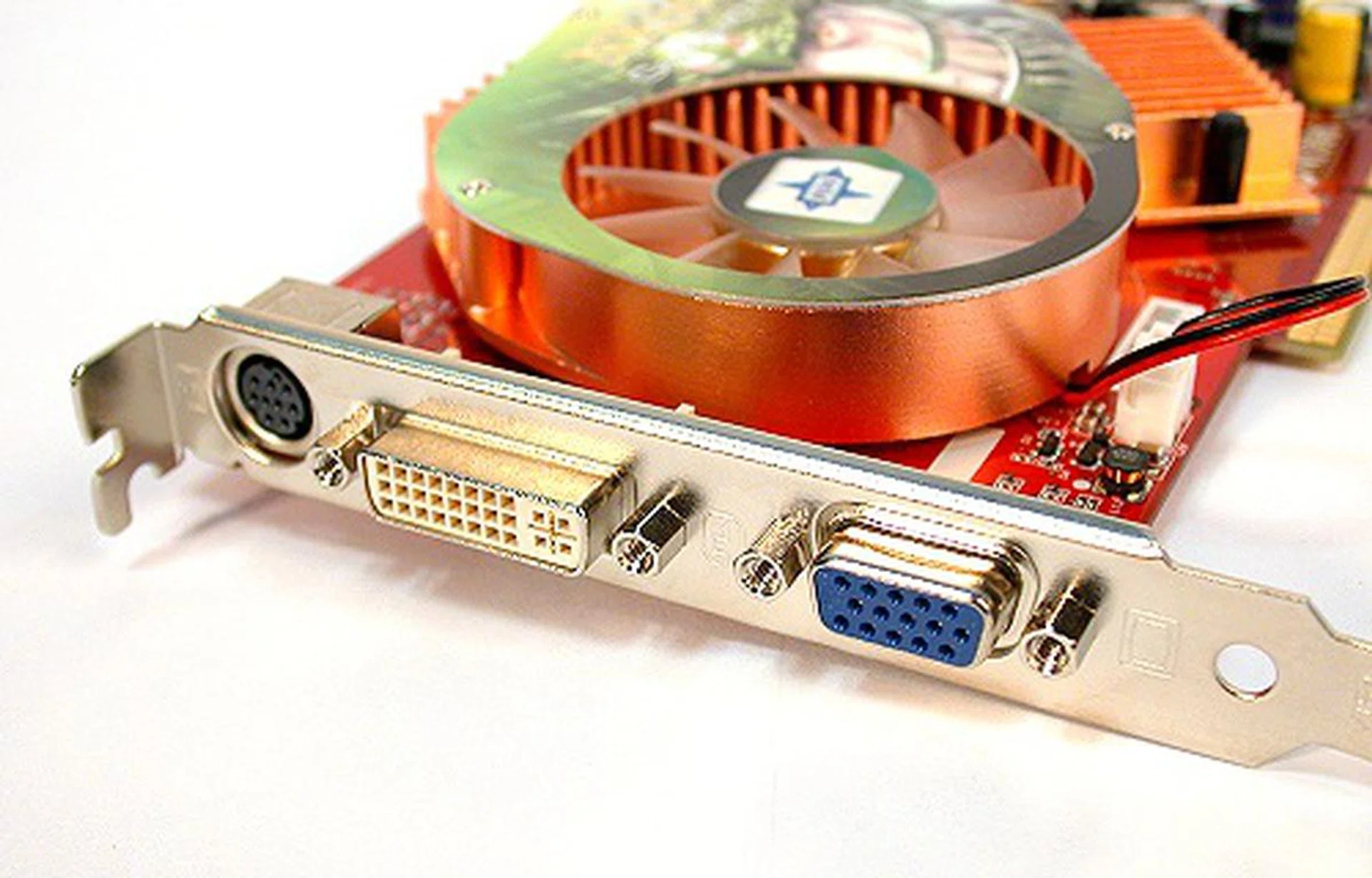 The faceplate is a standard affair with mini-DIN port for VIVO, DVI-I and DB15 analog VGA connectors.