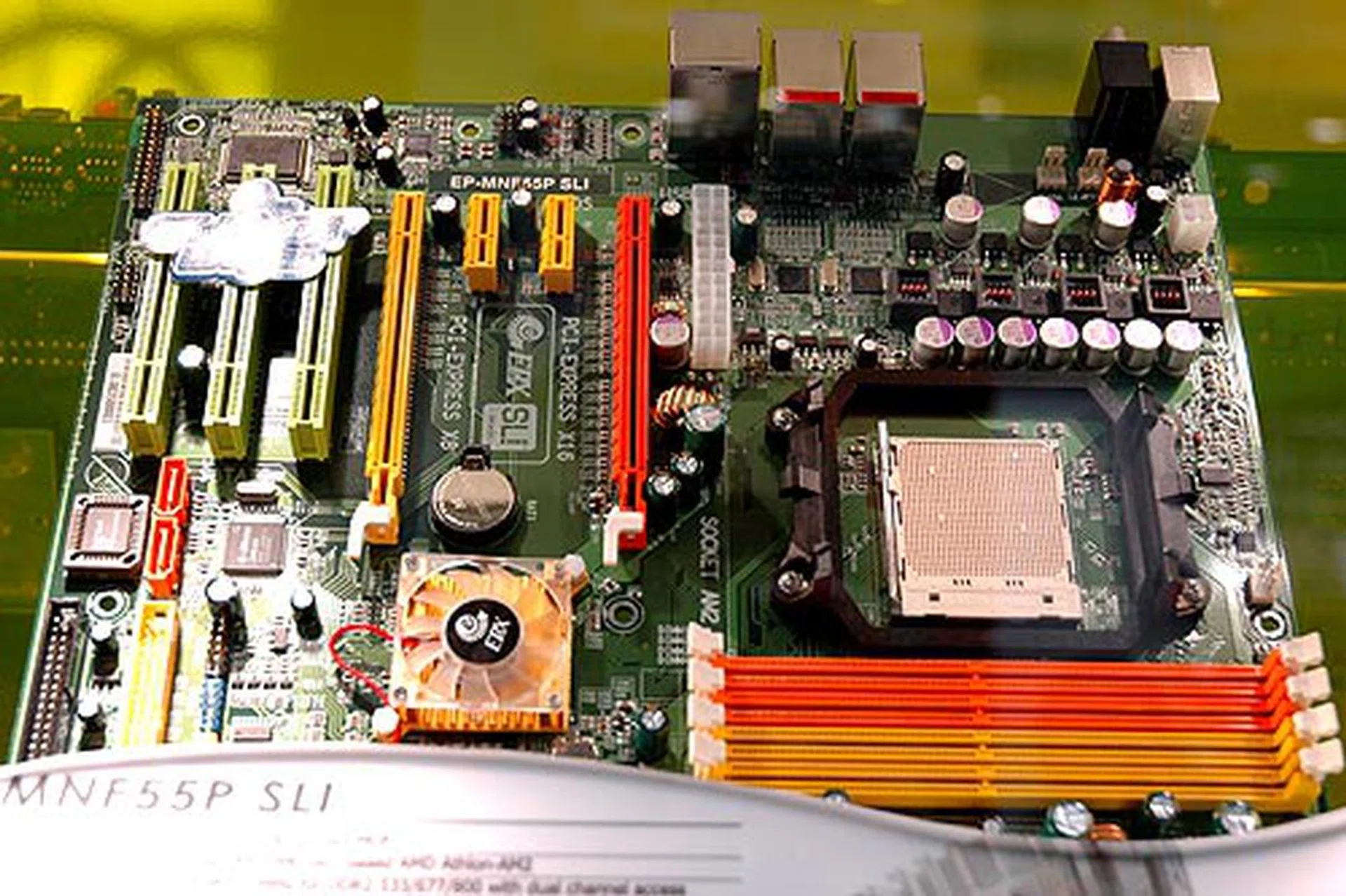The MNF55P SLI is based on the NVIDIA nForce 570 SLI MCP. Supporting the new Socket M2 processor, this SLI board comes with two PCIe x16 slots (x8 in SLI mode), two PCIe x1 slots, three PCI slots, eight SATA 3G RAID ports and two Gigabit Ethernet LAN ports.
